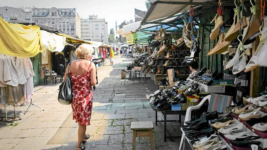 Markt „Różyckiego“ – Flohmarkt in Warschau